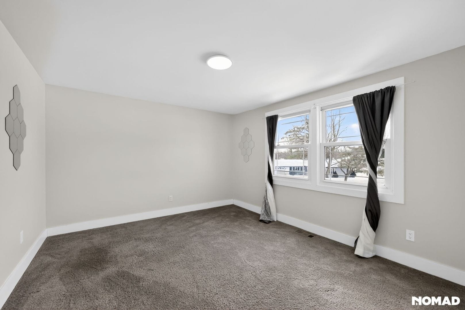 Building Photo - 10 Evergreen Ct