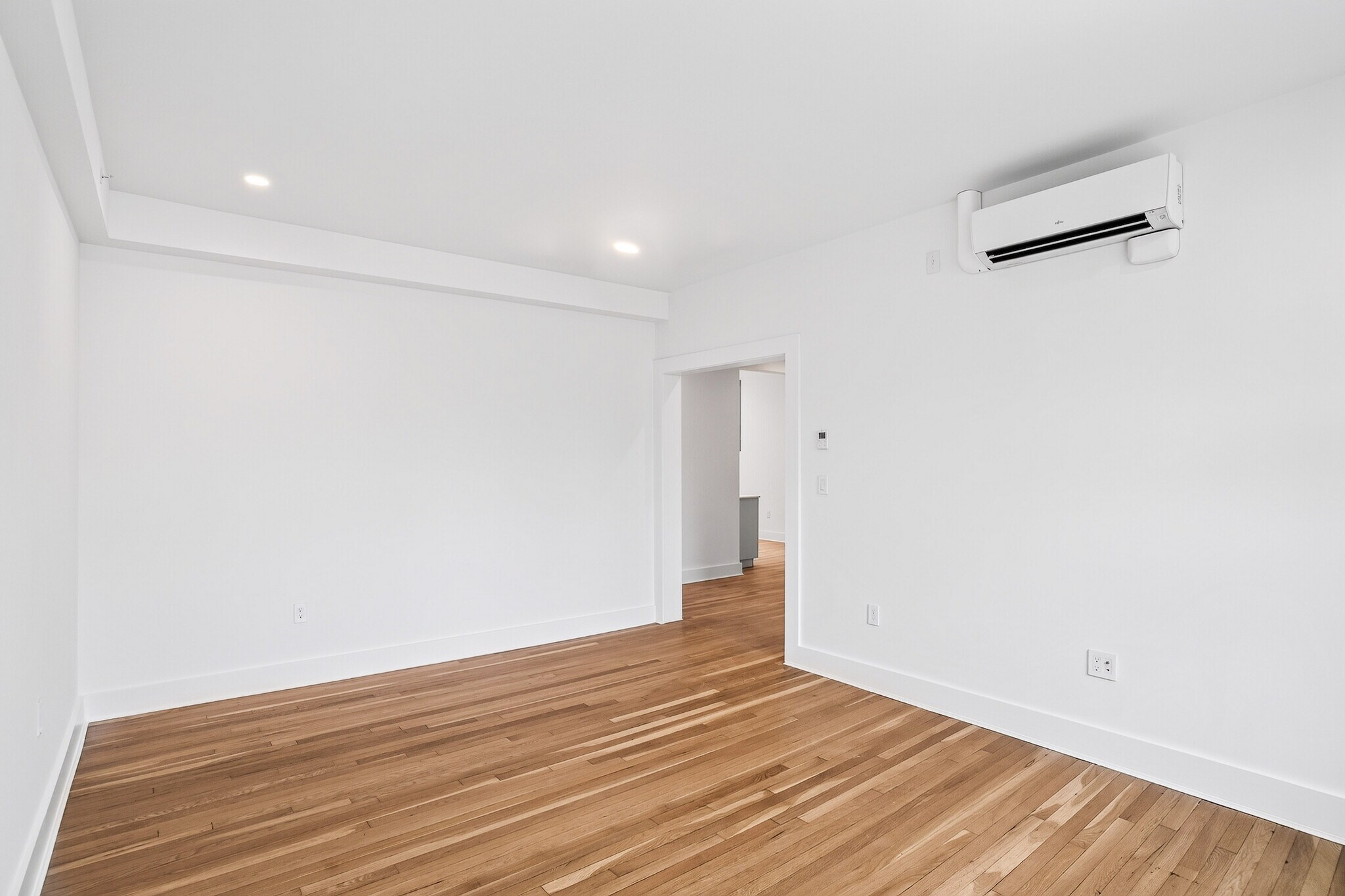 Building Photo - 16a Forest St. Unit 33