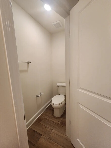 Building Photo - Room in Townhome on Caddis Bnd