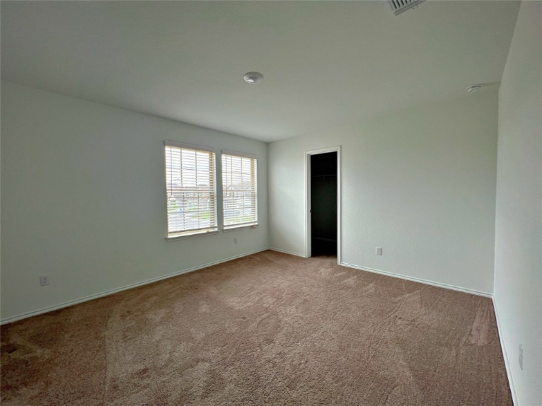 Building Photo - 444 English Oak St