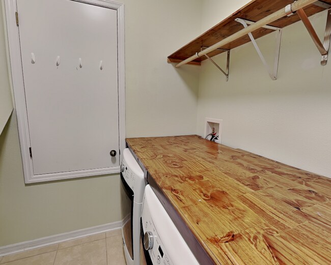 Building Photo - 124 Magneta Loop