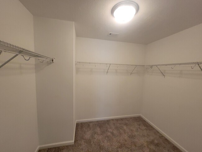 Building Photo - 1733 Ethan Way