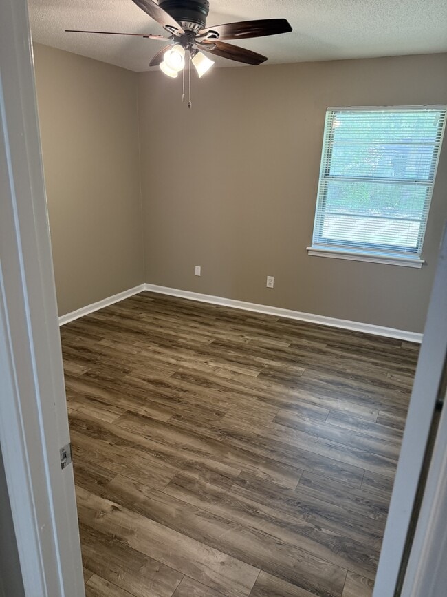 Building Photo - 2881 Normandy Dr