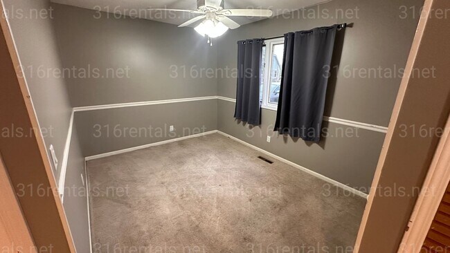 Building Photo - $1590 - 3 bedroom / 2.5 bathroom - Single ...