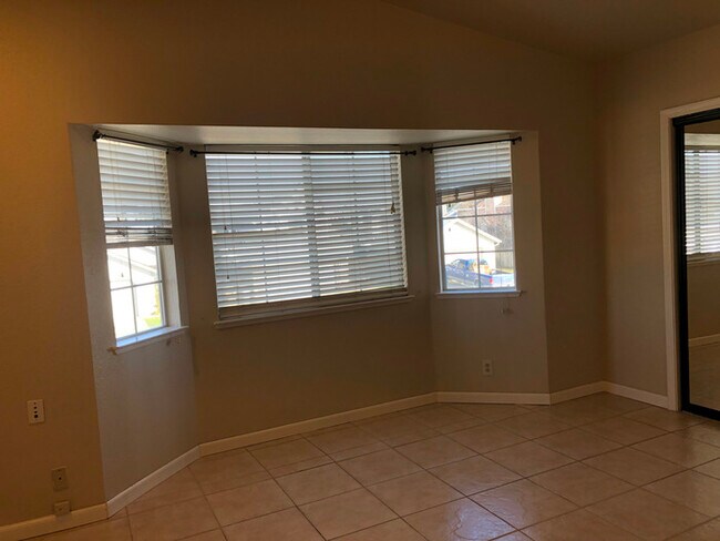 Building Photo - Cozy & Well-Maintained Home in a Peaceful ...