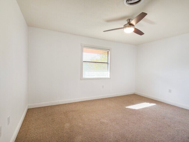 Building Photo - Roomy 5 Bedroom Home with Solar Panels