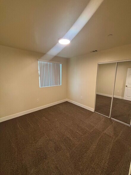 Building Photo - 148 W 79th St