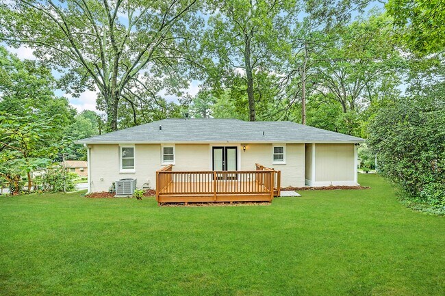 Building Photo - 2490 Brentwood Rd