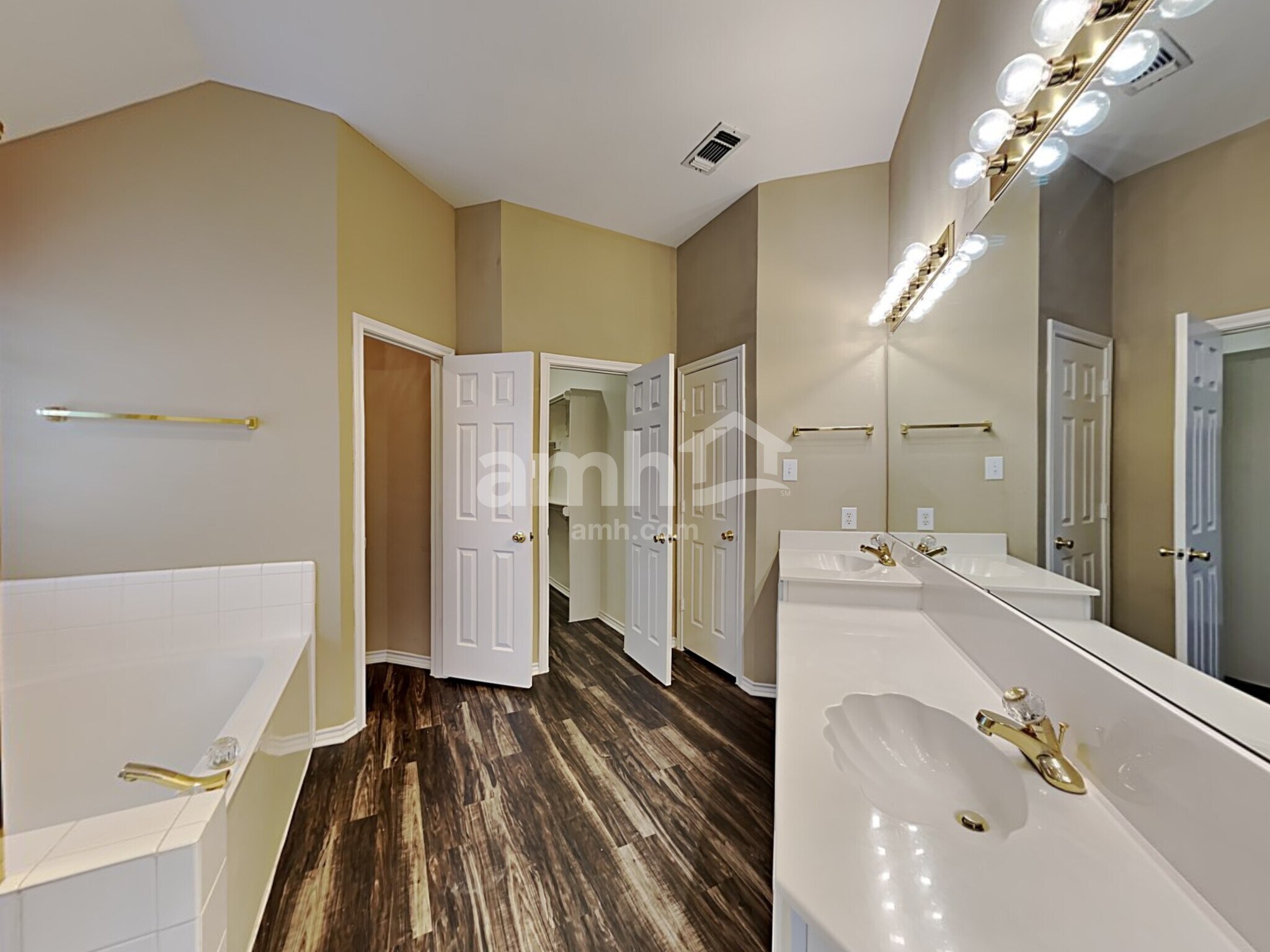 Building Photo - 210 Sparrow Hawk Dr