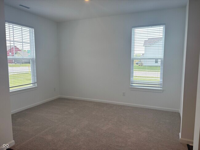 Building Photo - 354 N Grand Oak Dr