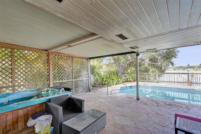 Building Photo - 5551 SW 57th St