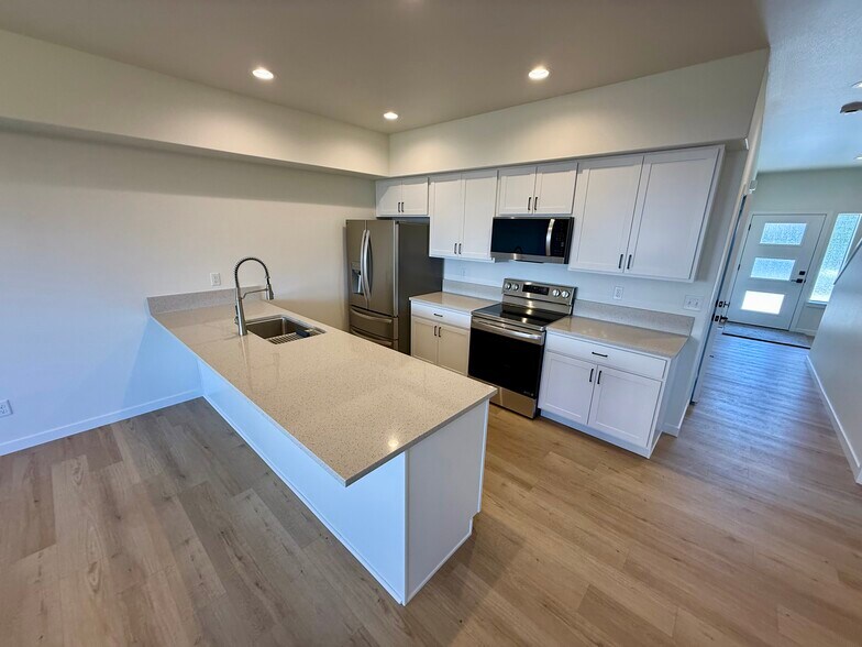 Building Photo - 410 Wagon Wheel Dr