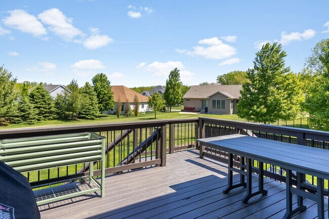Building Photo - LUXURY 5 BEDROOM HOME AVAILABLE IN MAHOMET