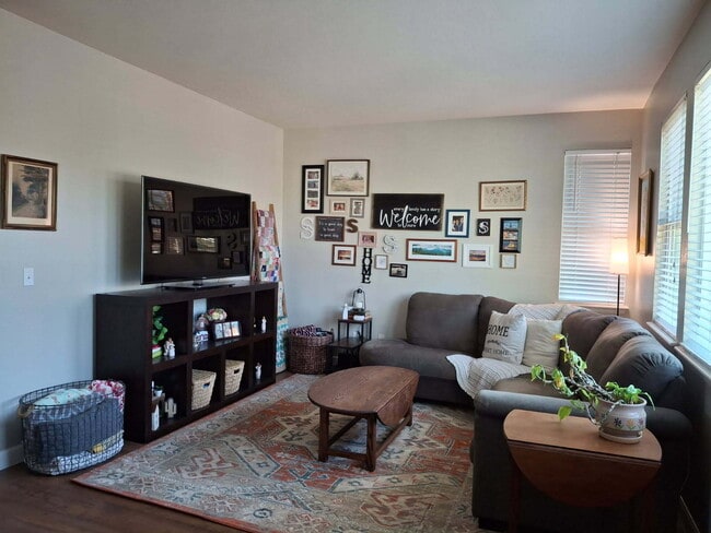 Building Photo - Beautiful Aurora Home - 4 Bedroom, 3 Bathrooms in Excellent Condition!