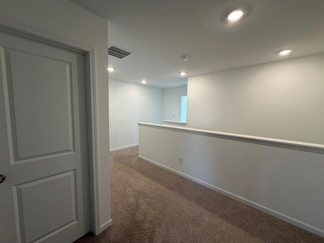 Building Photo - 214 Kinship Dr