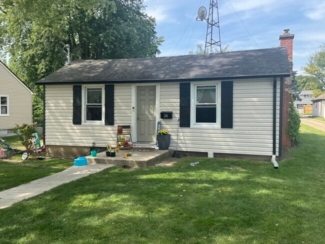 Primary Photo - 216 N 9th St
