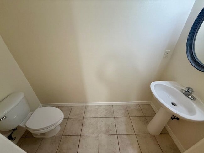 Building Photo - Crestview Townhouse