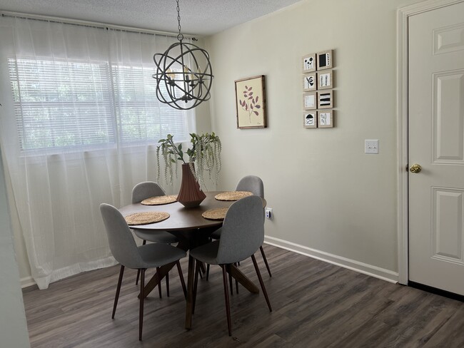 Dining room - 3006 Nottingham Way