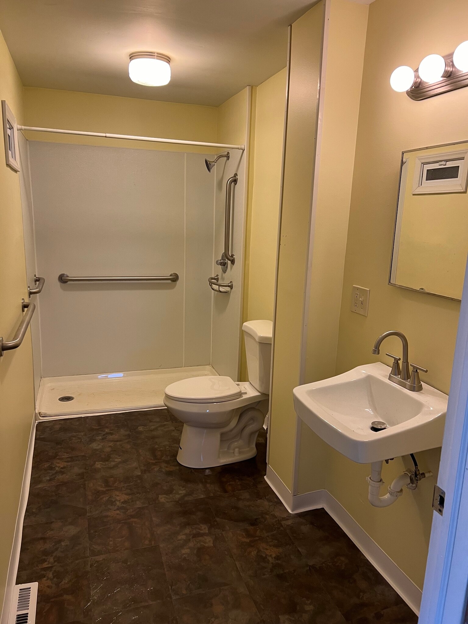 Downstairs bathroom - 18835 Cussewago Ter