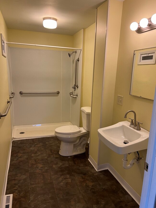 Downstairs bathroom - 18835 Cussewago Ter