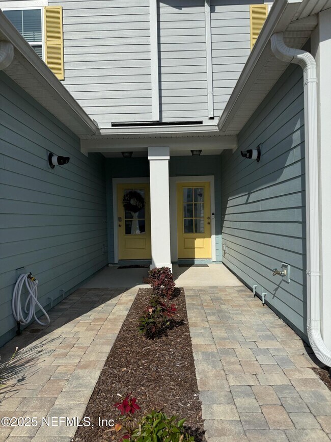 Building Photo - 367 Brandon Lks Dr