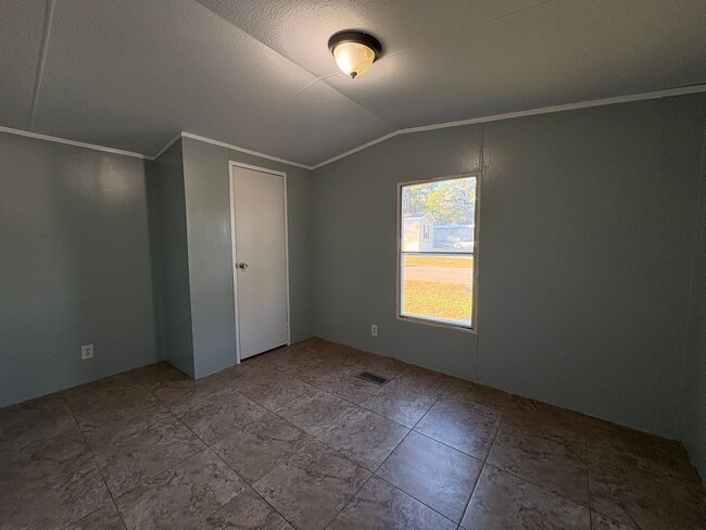 Building Photo - 2 Bedroom/ 1 Bathroom Mobile Home in Willo...