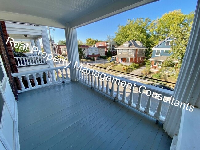 Building Photo - 2-Bed Apartment Close to the Plaza