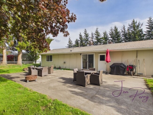 Building Photo - 3 Bedroom near Vista Middle School Ferndale