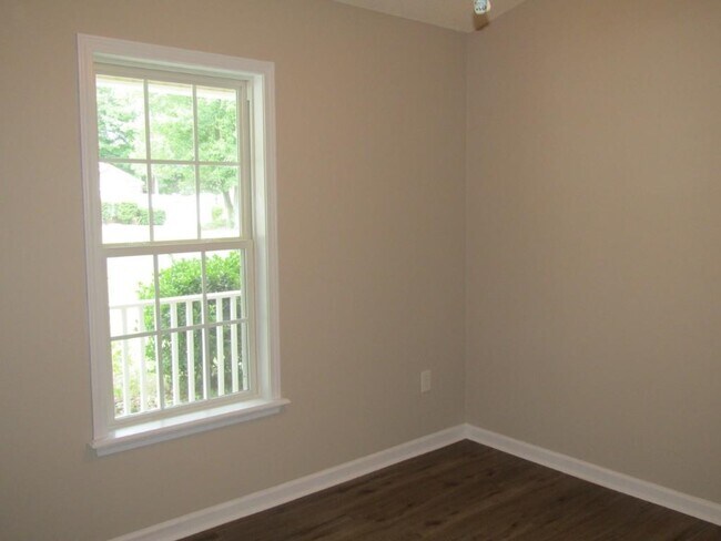 Building Photo - 2208 Seaford Dr