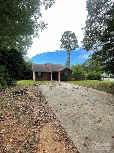 Building Photo - 4702 Amity Pl