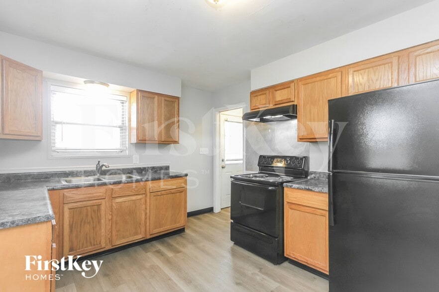 Building Photo - 3940 N Graham Ave