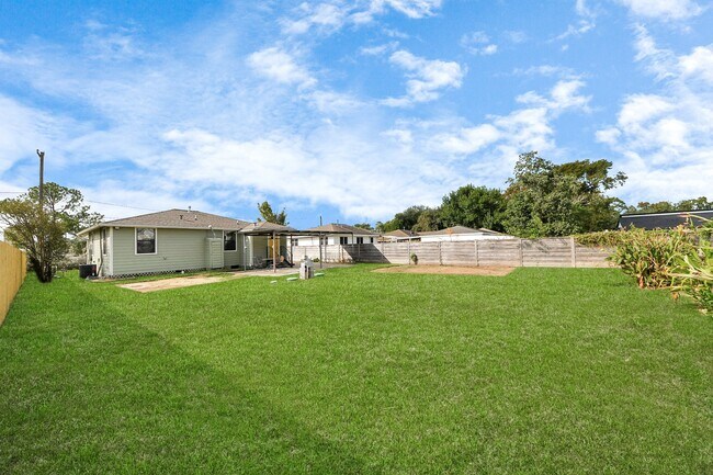 Building Photo - 5635 Mc Cracken Rd