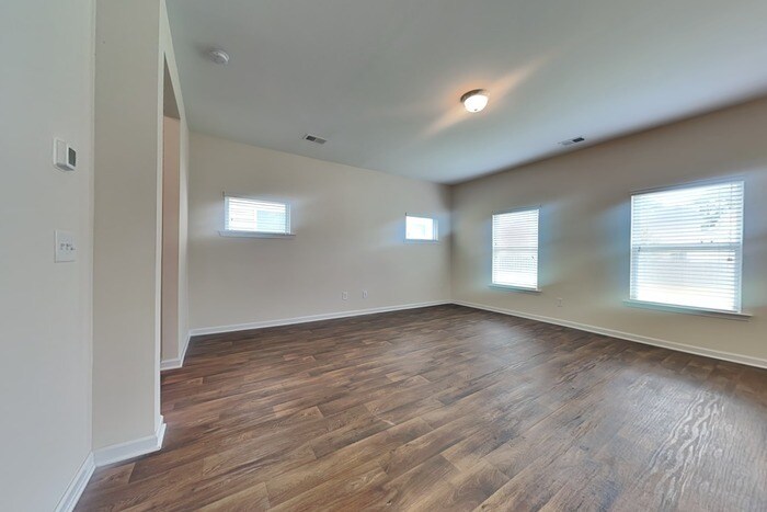 Building Photo - 325 Beacon Field Rd