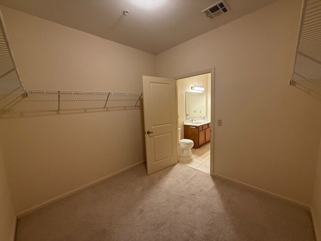 Building Photo - 2-Bedroom Townhome for professionals - The...