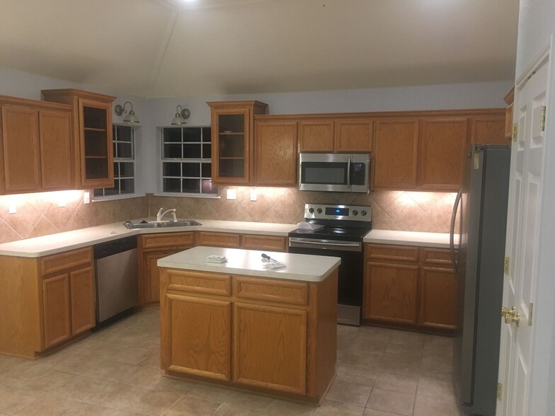 kitchen - 4301 Capri Dr