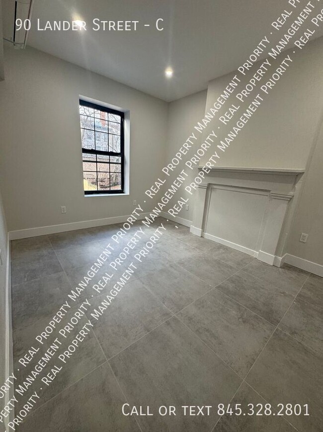 Building Photo - Newly Updated 2 Bedroom Apt C