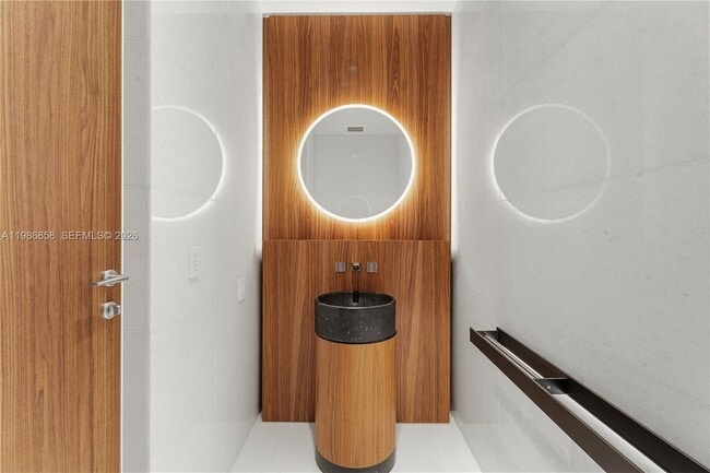 Building Photo - 5 Grove Isle Dr