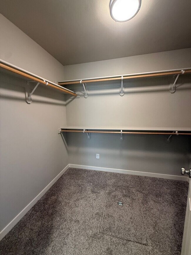 Building Photo - Beautiful Three Bedroom in Pasco Near Chiawana High School