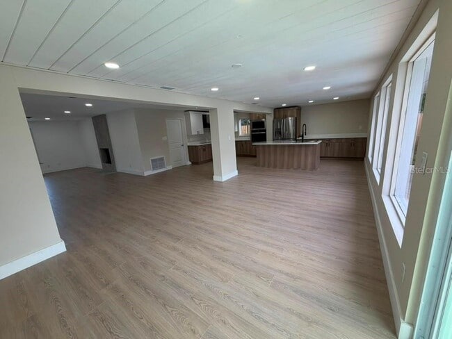 Building Photo - 1822 Banyan Tree Dr