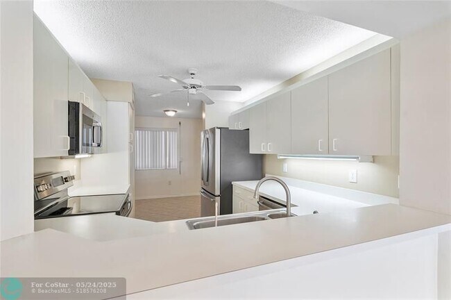 Building Photo - 7866 Trent Dr