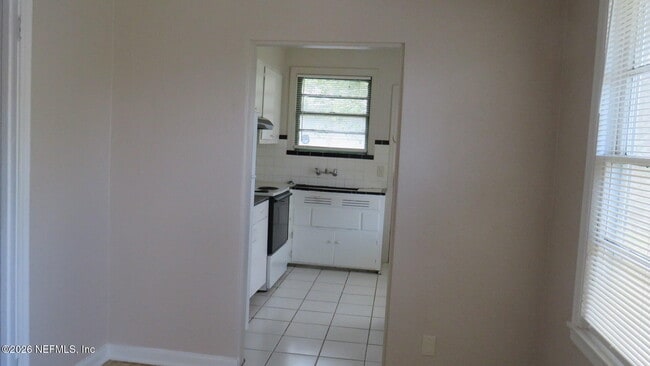 Building Photo - 4566 Plymouth St