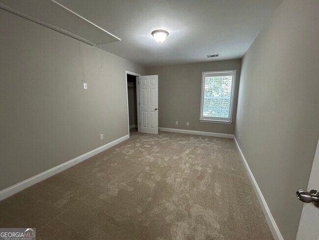 Building Photo - 765 Scenic Creek Dr SW