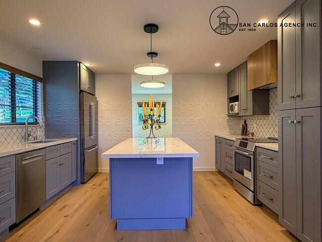 Building Photo - LESLA (I/O)