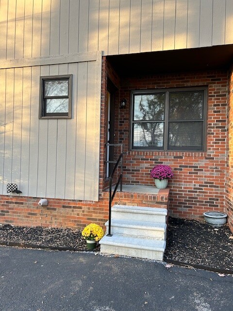 Building Photo - 225 Huckleberry Rd