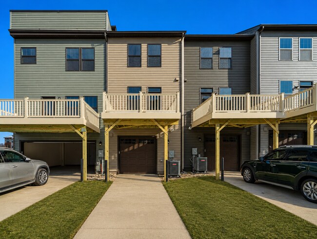 Building Photo - This 3-bedroom, 3-full bathroom townhouse offers a pristine and contemporary living experience.