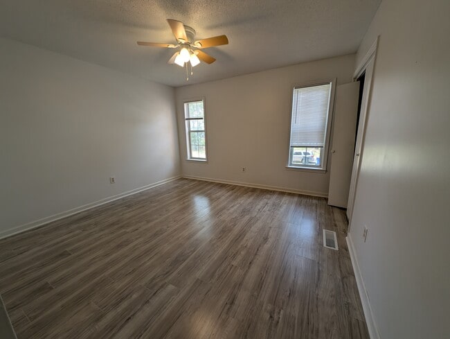 Building Photo - 116 Edgefield Rd