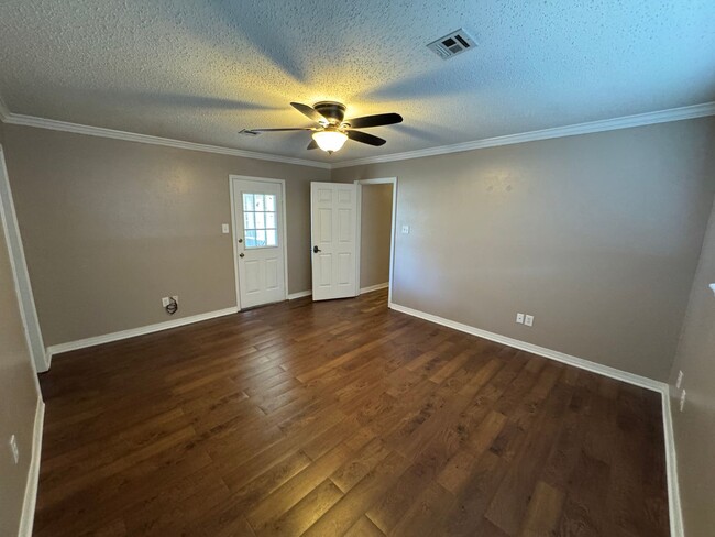 Building Photo - Gorgeous 3 bedroom home in Bossier