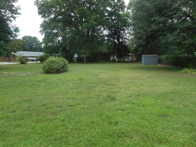Building Photo - 2-Bedroom, 2-Bathoom Brick Home ***RENT SP...