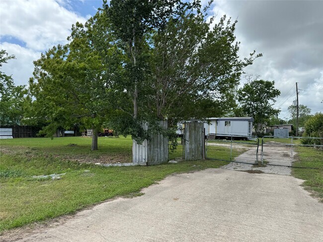 Building Photo - 6226 County Rd 48