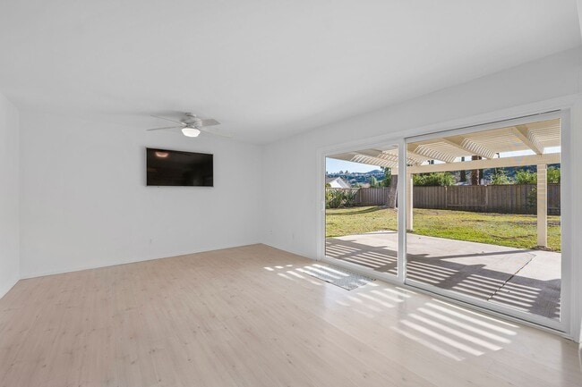 Building Photo - Beautiful Westlake First Neighborhood Family Home w/ Large Backyard with Panoramic Mtn Views